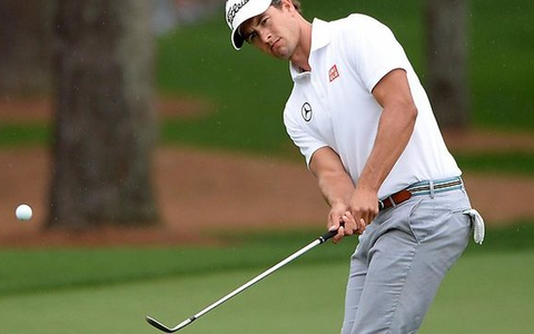 Luật golf 2019 quy định như thế nào về vấn đề caddie đánh bóng và nhấc bóng của gôn thủ?
