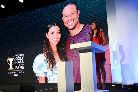 Tiger Woods thành 'huyền thoại sống'