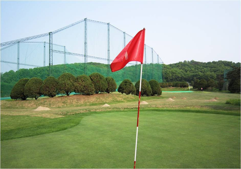 Sân golf par-3, 9 lỗ ngay tại khu vực!