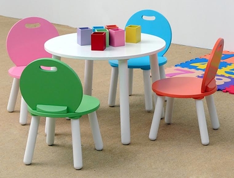 Đừng để bàn ghế mầm non sai chuẩn bẻ cong cột sống của trẻ - đọc ngay TCVN 3907:2011.