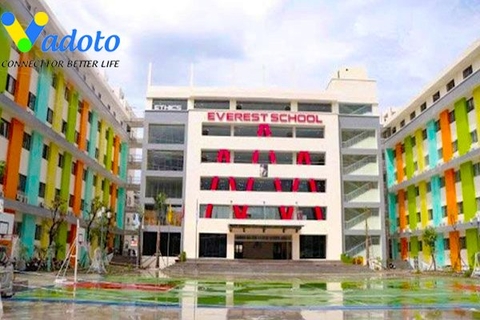 Lắp đặt bàn ghế học tập tại Trường Tiểu học Everest, Hà Nội