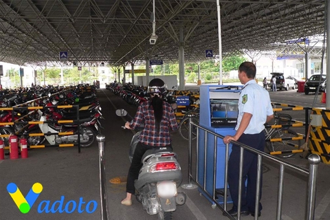 Khu để xe của trường tiểu học phải được xây dựng như thế nào?