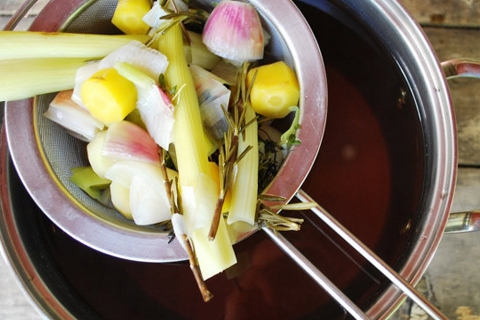 Nấu nước lẩu hải sản theo cách này, vị ngọt thanh mát, thơm ngon, nước còn trong vắt