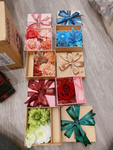 Hộp quà hoa hồng có ngăn đựng son dài 12x12