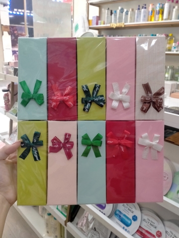 Hộp quà bé đựng son