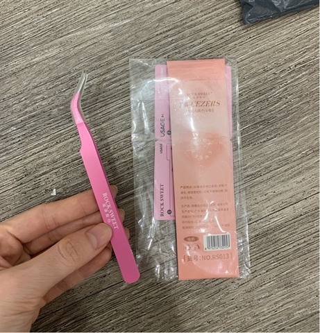 Nhíp gắp mi Rock Sweet