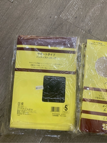 Quần tất bìa vàng