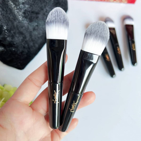 Cọ tán nền Foundation Brush YSL