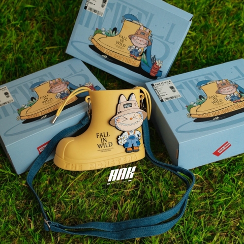 TÚI ỦNG POPMART THE MONSTER LABUBU FALL IN WILD