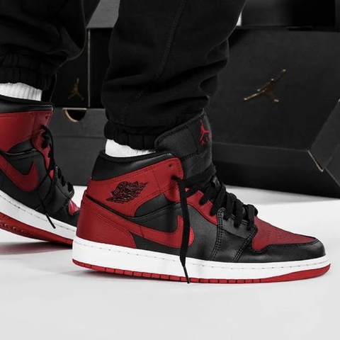 JORDAN 1 MID BANNED BRED 554724 074