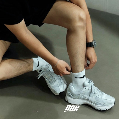 NIKE VOMERO 5 