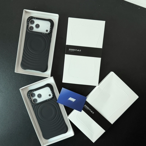 "Ripple Case - Black Essentials by CASETiFY™"