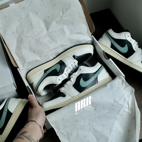 NIKE AIR JORDAN 1 LOW 'JADE SMOKE’ -DC0774 001