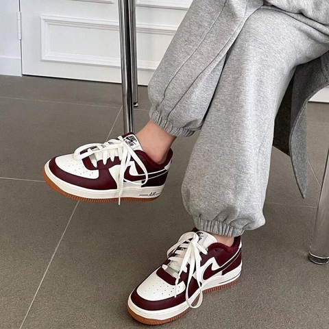 NIKE AIR FORCE 1 LV8 TEAM RED GUM -DQ5972 100