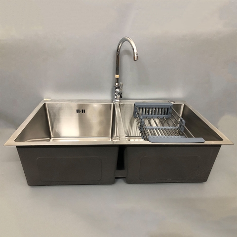 CB Chậu rửa bát 2 hố 8350A + Vòi bếp đơn OB514