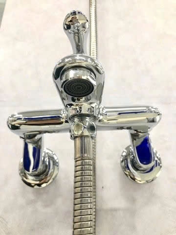 Sen Tắm Gắn Tường Nóng - Lạnh OB_441