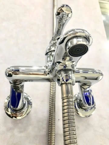 Sen Tắm Gắn Tường Nóng - Lạnh OB_441
