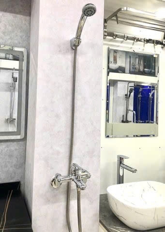 Sen Tắm Gắn Tường Nóng - Lạnh OB_441