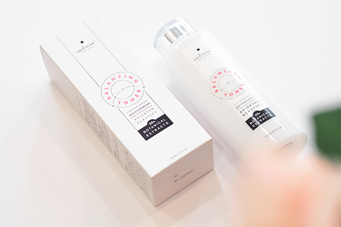 Những người da dầu mụn có nên dùng toner có cồn?