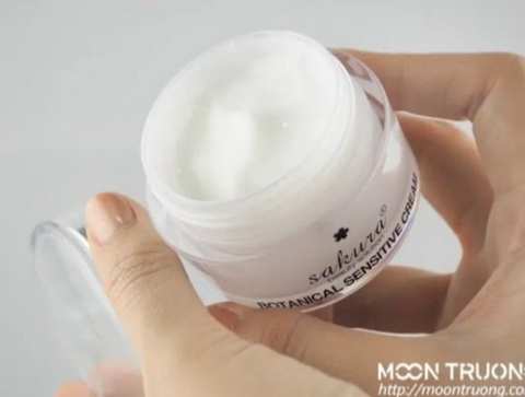 Da nhạy cảm nên dùng loại kem dưỡng nào? Gợi ý kem dưỡng trắng cho da nhạy cảm an toàn, hiệu quả