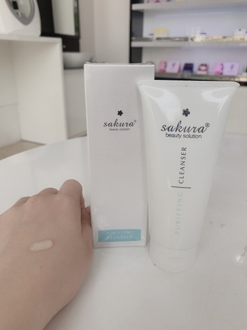 Da dầu mụn nên dùng sữa rửa mặt nào?