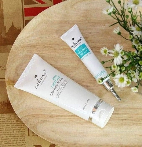 Sữa rửa mặt phù hợp với da dầu mụn