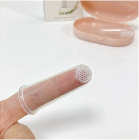 Set 2 bàn chải xỏ ngón silicon TGM kèm hộp đựng