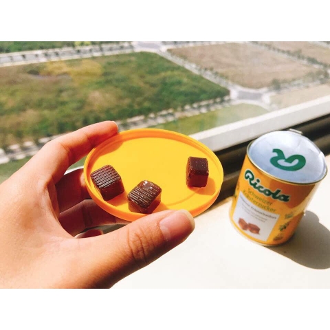 Kẹo ngậm thảo mộc giảm đau, rát họng Ricola Đức