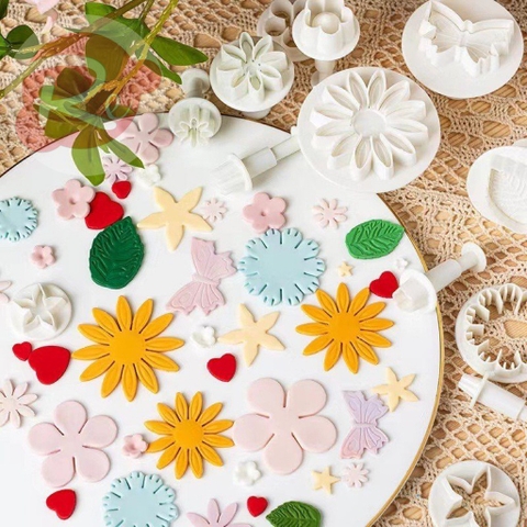 Bộ 33 chi tiết khuôn ấn fondant
