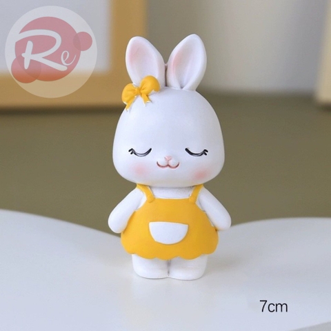 Thỏ áo vàng - Nhắm mắt