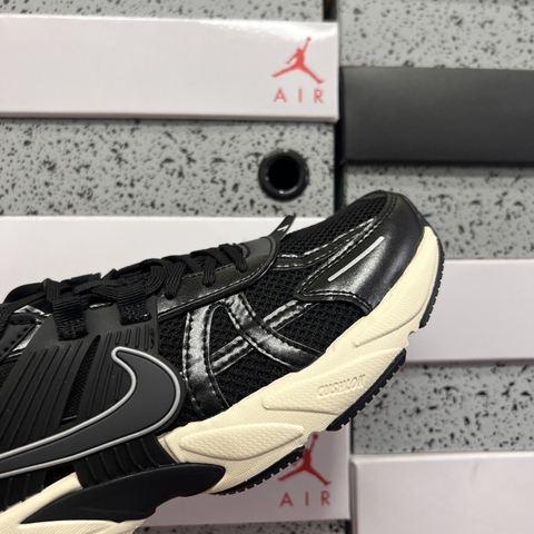 V2K Run Black Muslin