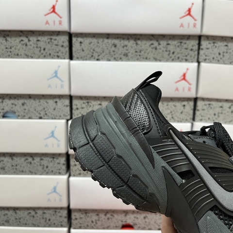 V2K Run Black Dark Smoke Grey