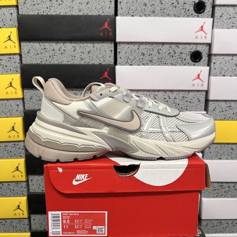 V2K Run 'Light Bone College Grey'