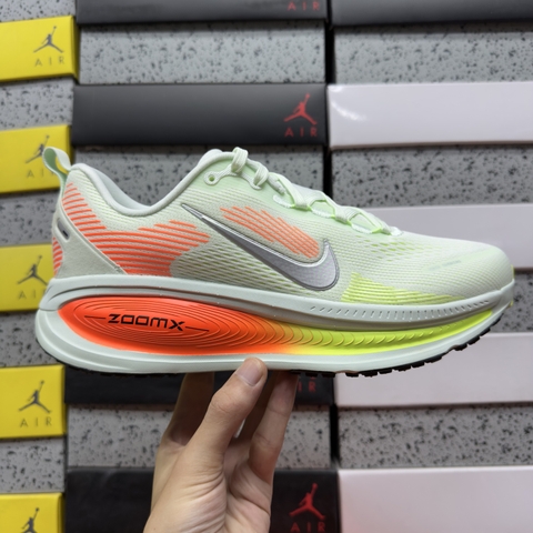 Nike Vomero 18 Barely Green Hyper Crimson