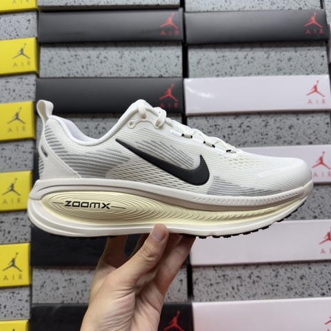 Nike Vomero 18 Coconut Milk