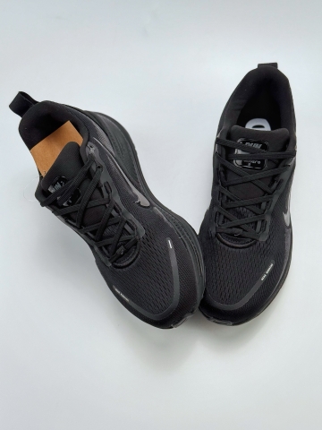 Nike Vomero 18 "Triple Black"