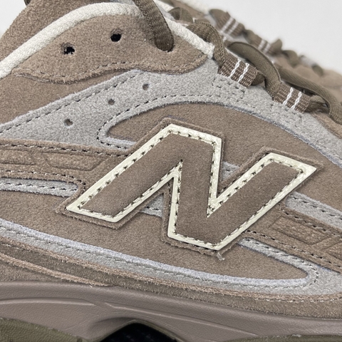 New Balance 204L Mushroom Arid Stone