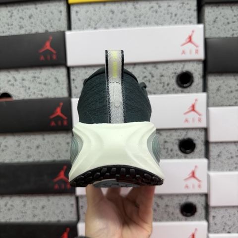 Nike Vomero Plus Seaweed Cannon Green Haze