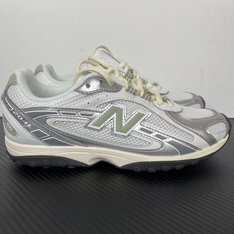 New Balance 204L Silver Metallic Sage Green