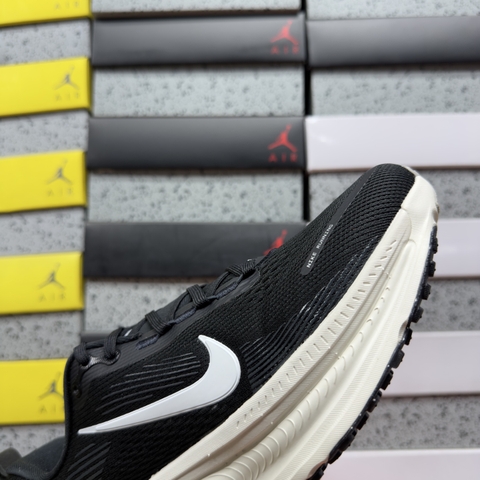 Nike Vomero 18 Black Coconut Milk Light Iron Ore Summit