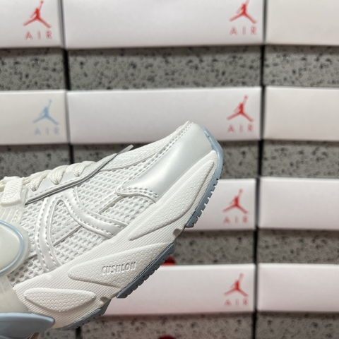 V2K Run Platinum Tint Summit White Light Smoke Grey