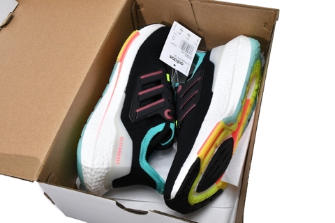 UltraBoost 22 'Black Turbo Mint'