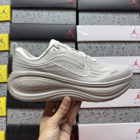 Nike Vomero Plus Light Bone