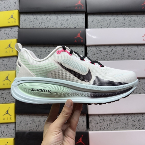Nike Vomero 18 White Glacier Blue Hyper Pink