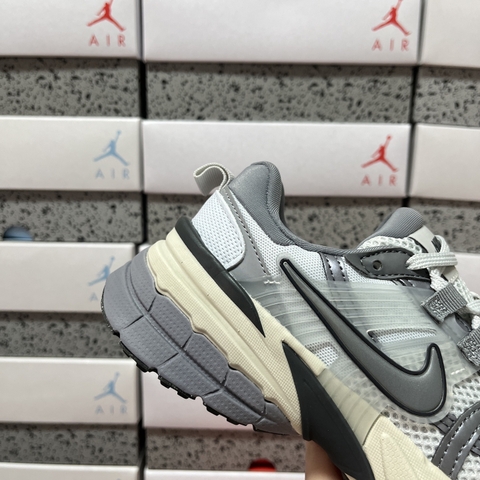 V2K Run Pure Platinum Wolf Grey
