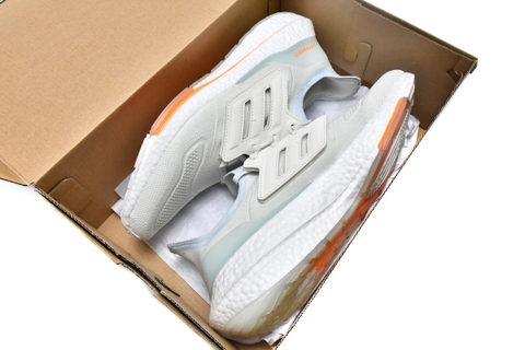 UltraBoost 22 'White Blue Tint'