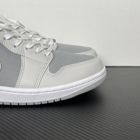 Air Jordan 1 Low SE Soft Pearl Light Smoke Grey