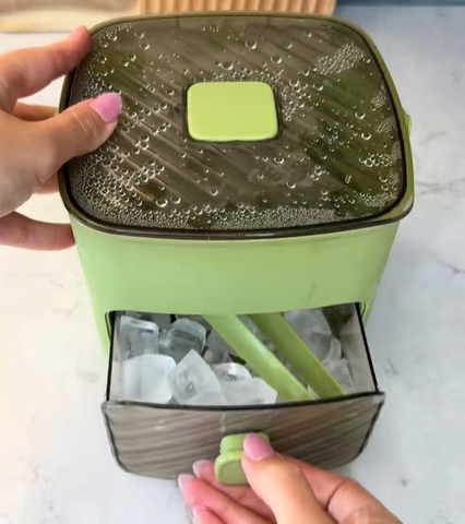 Máy làm đá có khay và hộp đựng