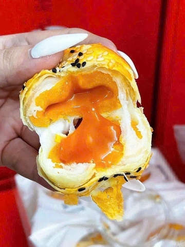 Bánh Liu Xin Su trứng muối tan chảy