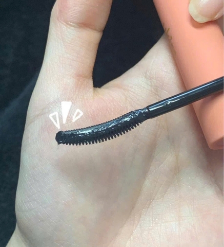 Mascara UKISS Giúp Định Hình Và Giữ Nếp Lâu